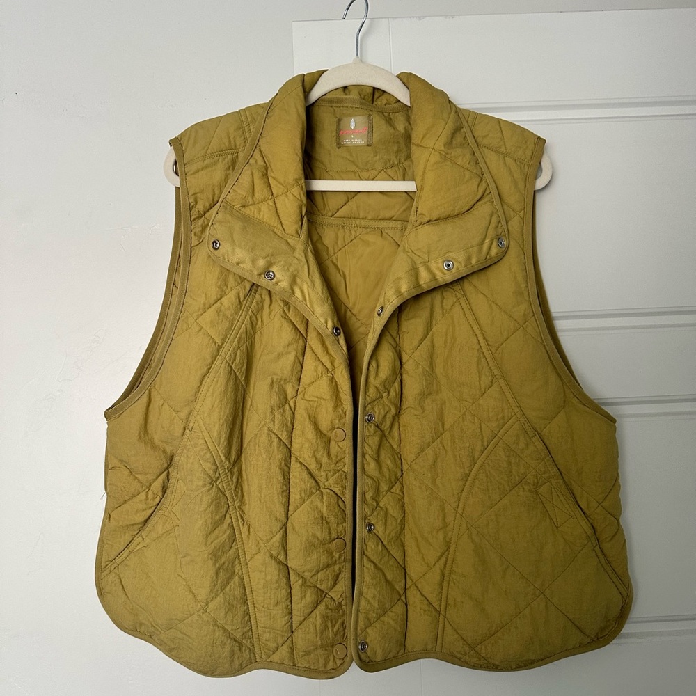 Free People Quilted Vest size LARGE
